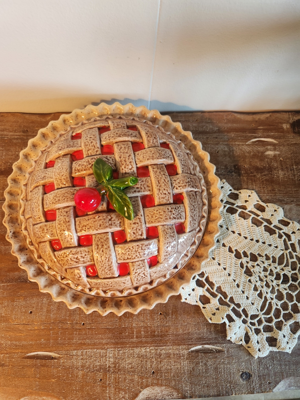 Ceramic Cherry Lidded Pie Dish - Red and Cream Serveware